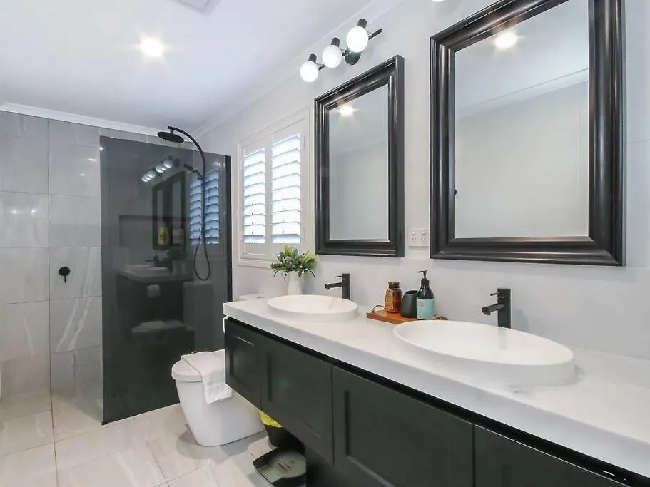 A Family Affair ~ 4 Bed/2.5Bath/Pool ~ Morningside Villa Brisbane 0*,