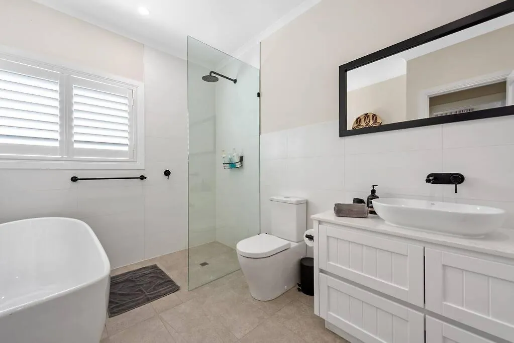 A Family Affair ~ 4 Bed/2.5Bath/Pool ~ Morningside Villa Brisbane Australia