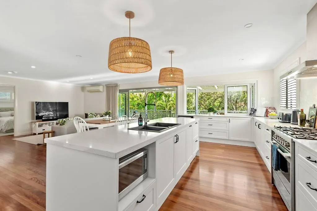A Family Affair ~ 4 Bed/2.5Bath/Pool ~ Morningside Villa Brisbane Holiday home